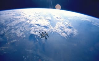 Картинка Вид на станцию Мир с шаттла Атлантис (STS-71) - 1995 год