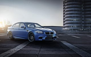 Картинка Голубой BMW m5 f10