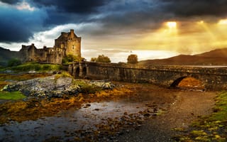 Обои Замок Эйлен-Донан на закате, Шотландия