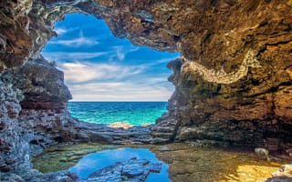 Картинка Каменная пещера у моря