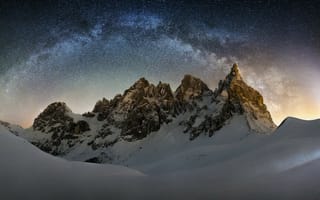 Картинка Млечный путь над зимними горами