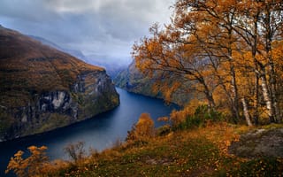 Картинка Норвежский фьорд осенью