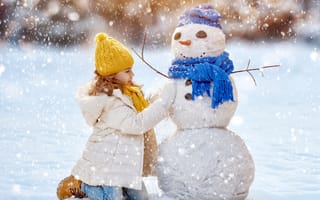 Картинка Девочка и снеговик в шарфе