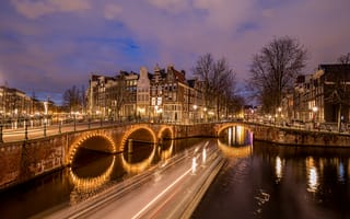Картинка Мосты и каналы вечернего Амстердама, Нидерланды