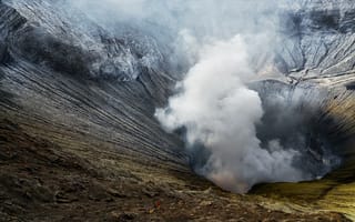 Картинка Кратер вулкана Бромо, остров Ява, Индонезия