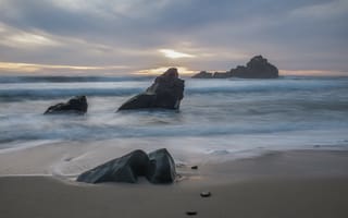 Картинка Волны и камни на вечернем берегу