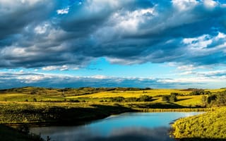 Картинка clouds, озеро, lake, canada, канада, meadow, вода, луг, пруд, облака, water, pond