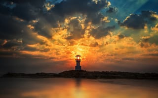 Картинка Горящий маяк на закате