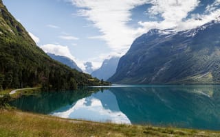 Картинка озеро, отражение, норвегия, долина лодален, лоен, горы