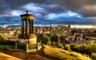 Картинка тучи, великобритания, шотландия, город, калтон-хилл, эдинбург, облака, памятник дугалду стюарту