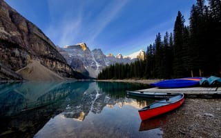 Картинка озеро, канада, национальный парк банф, озеро морейн, каяк, отражение, горы