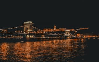 Картинка отражение, мост, цепной мост, ночь, город, огни, венгрия, будапешт, темный