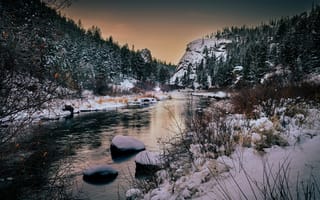Картинка снег, зима, природа, река, отражение, камни