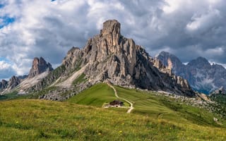 Картинка италия, горы, доломитовые альпы, поле, природа, облака