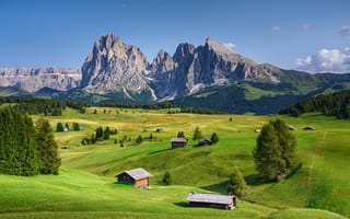 Картинка италия, трава, доломитовые альпы, дом, поле, небо