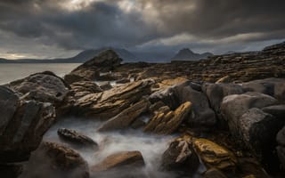 Картинка шотландия, камни, облака, природа, скала, побережье, небо