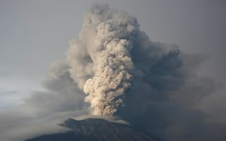 Картинка Гора Агунг, вулкан, вулканического рельефа, облако, типы вулканических