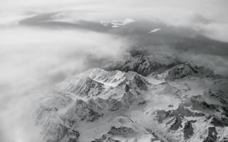 Картинка горы, зима, зимний пейзаж, индия, природа, простуда, снег, туман, фото природы, фото с дрона, фото сверху