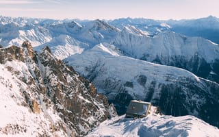 Картинка вершины, горы, здание, зима, пейзаж, простуда, снег, снимок с квадрокоптера, эродированных