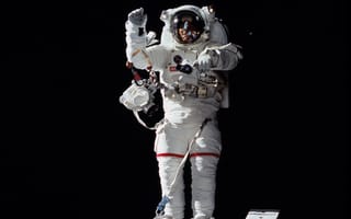 Картинка Международная космическая станция, астронавт, внекорабельная деятельность, НАСА, космос