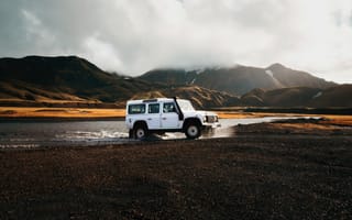 Картинка Тачки (Cars), Озеро, Внедорожник, Исландия, Путешествие, Ландманналаугар, Поездка