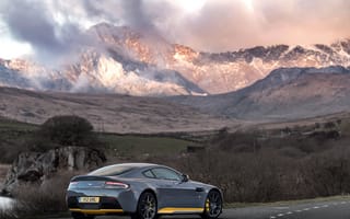 Картинка Горы, Астон Мартин (Aston Martin), V12, Vantage S, Вид Сбоку, Тачки (Cars)