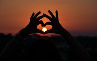 Картинка Закат, Солнце, Любовь, Руки, Сердце