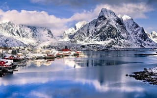 Картинка города, лофотенские острова , норвегия, горы, фьорд, дома, зима, снег