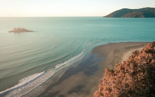 Картинка beach sands, природа, пейзаж, вода, пляж, океан, деревья, горы, песок, волны