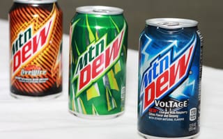 Картинка livewire, mountain dew, voltage, синие, зеленые, горы, оранжевые, роса