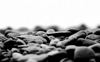 Картинка hd stones, черные, белые, камни, одинокий