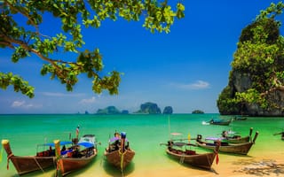 Картинка boats on beach, природа, зеленые, море, пляж, дерево, лето, остров, лодка