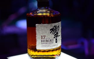 Картинка hibiki, suntory, whiskey 10, японские, токио, виски, бутылка