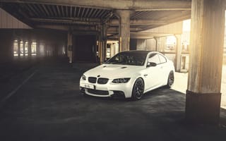 Обои BMW, E92, white, front, M3, бмв, белый, бетоные опоры