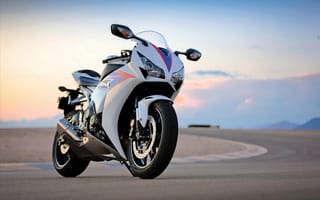 Картинка Honda CBR1000RR, дорога, небо, мотоцикл