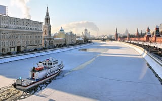 Обои Россия, судно, зима, Москва, набережная, лёд