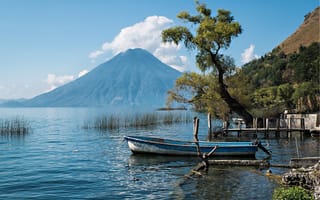 Картинка природа, озера, лодка, реки, вулкан, озеро, гватемала, атитлан, дерево