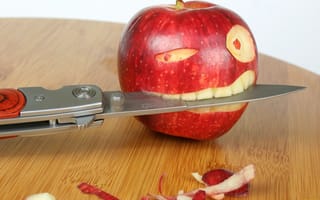 Картинка нож, яблоко, глаза, зубы, стол