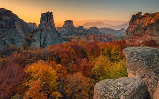 Картинка осень, Балканские горы, горы, облака, скалы, Белоградчишки скали, деревья, пейзаж, лес, Стара планина, Болгария, природа, туман, небо