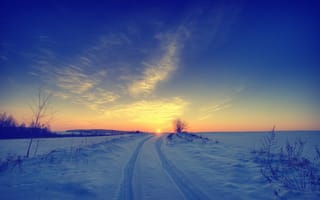 Картинка пейзажи, дорога, следы, снег, закат, солнце