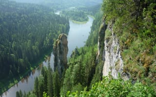 Картинка лес, скалы, зелень, Россия, деревья, река, красота, река Усьва