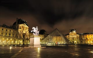 Картинка освещение, ночь, огни, Париж, красота, Франция, памятник, пирамида, небо