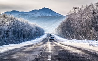 Картинка зима, лес, горы, дорога