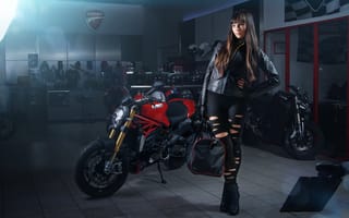 Картинка Ducati, шатенка, гараж, мотоцикл