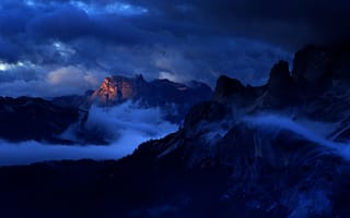 Картинка Италия, доломиты, утром, скалы, пик, облака, горы