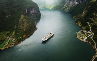 Картинка супер фото, Норвегия, серпантин, городок, фьорд, дорога, красиво, корабль, горы, сверху, лайнер