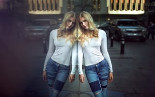 Картинка девушка, город, блондинка, отражение
