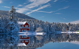 Картинка Особняк, зимний лес, чистое озеро, отражение