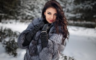 Картинка women, snow, fur, gloves, women outdoors, portrait, depth of field
