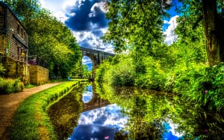 Картинка отражение, кусты, Uppermill, облака, обработка, деревья, дом, вода, Англия, река, мост, зелень